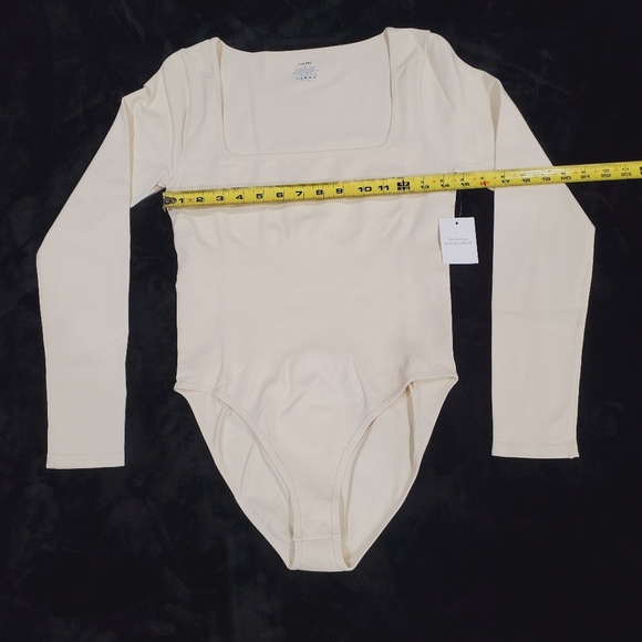 Tommy Control Shapewear Cream Long Sleeve Top - Picture 7 of 9